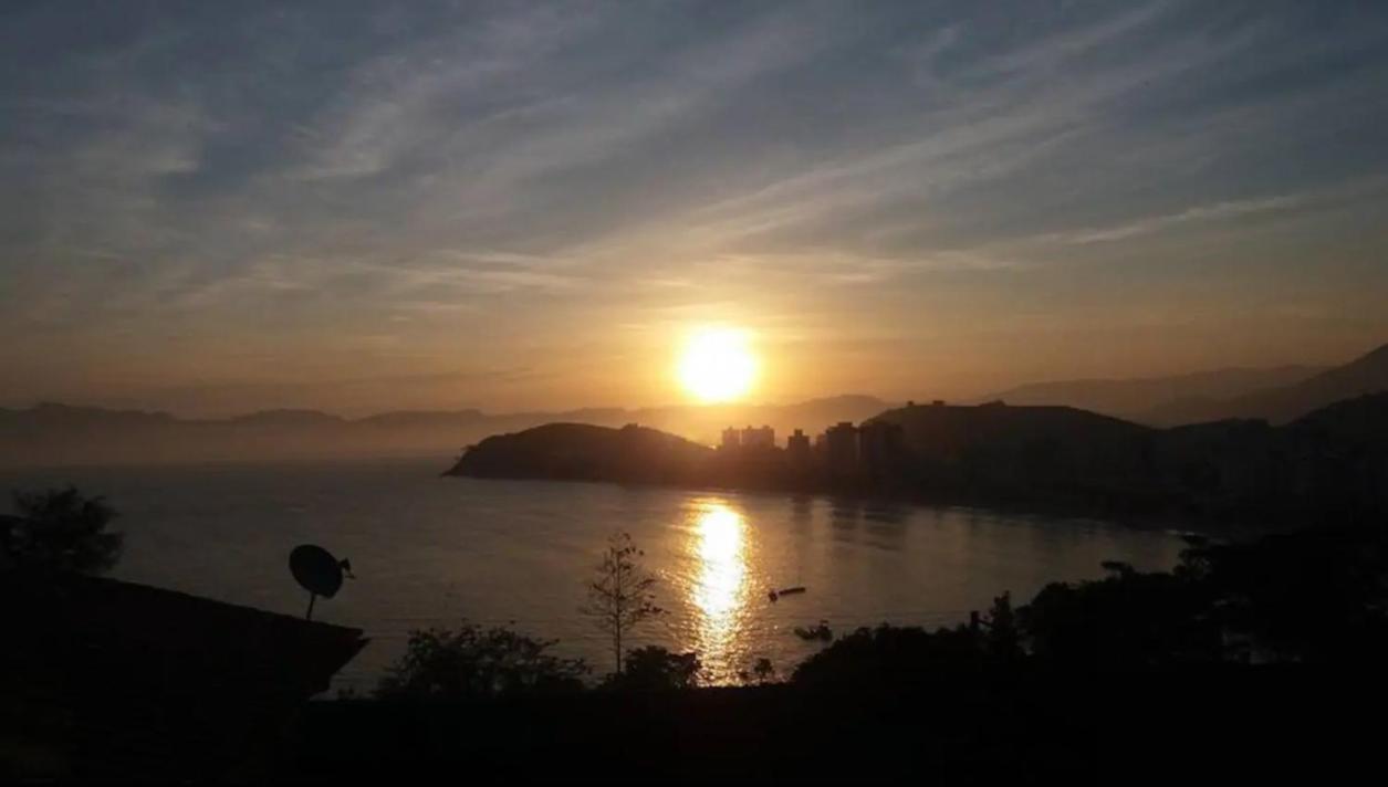 Por De Sol No Mar Da Cama Villa Caraguatatuba Dış mekan fotoğraf